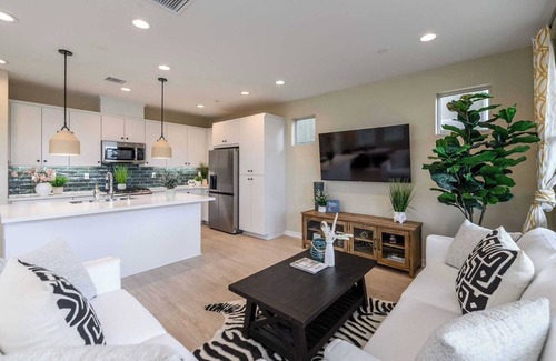 San Juan Capistrano House | Potter Way Starlight #42027