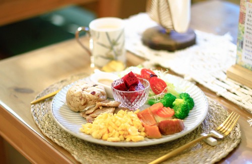 Jiji Bed & Breakfast | Pottery Flower B&B