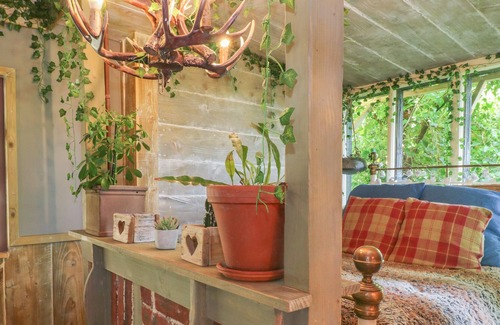 Okehampton Cottage | POTTING SHED, romantic, character holiday cottage in Okehampton