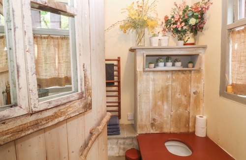 Okehampton Cottage | POTTING SHED, romantic, character holiday cottage in Okehampton