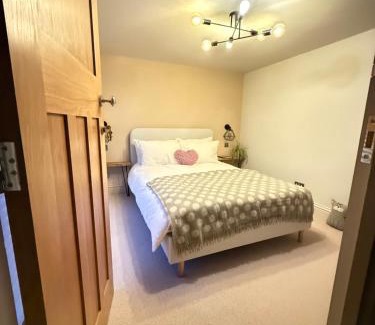Malvern House | Pound Bank
