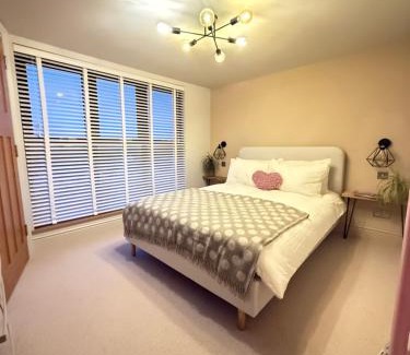 Malvern House | Pound Bank