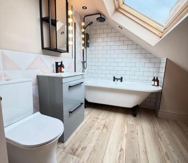 Malvern House | Pound Bank