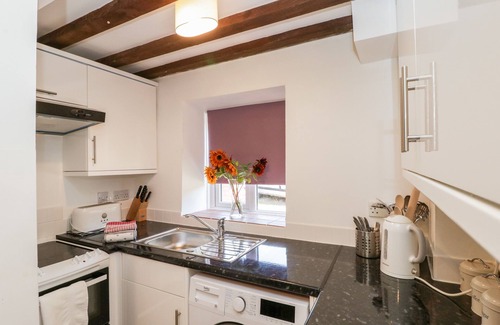 Toller Porcorum Cottage | POUND COTTAGE, pet friendly, with open fire in Maiden Newton
