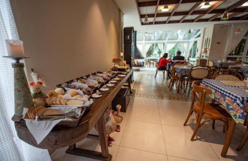 Campos do Jordao Hotel | Pousada Annecy - CAPIVARI Fácil acesso ao centrinho e Baden Bar