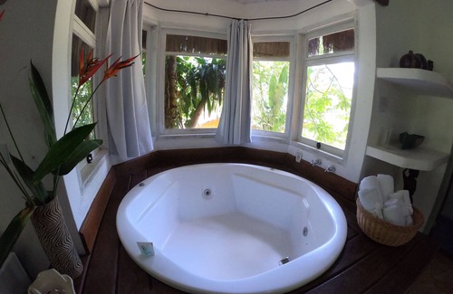 Paraty Hotel | Pousada Bromélias