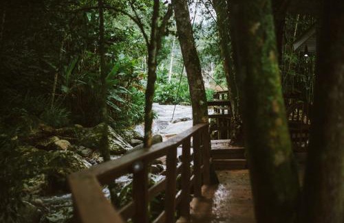Aguas Mornas Resort | Pousada encanto da cachoeira