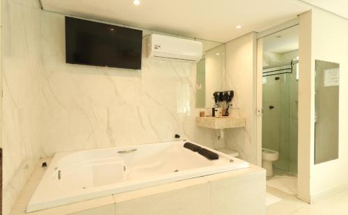 Paraty Hotel | Pousada Lírios do Campo Hidromassagem - Sauna-Ar condicionado - Piscina - salão de jogos - 200 metros da praia Jabaquara