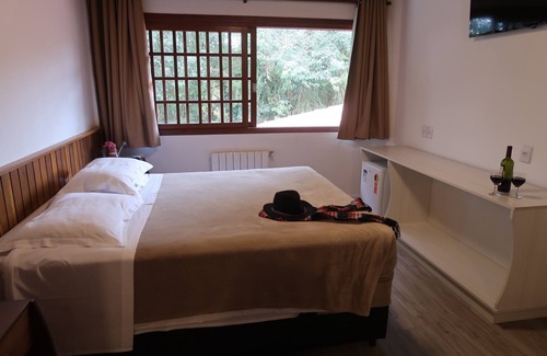 Tres Pinheiros Hotel | Pousada Rosa Gramado