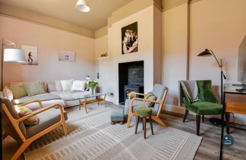 Holworth House | Poxwell Manor West Wing - Exclusive Dorset Retreat