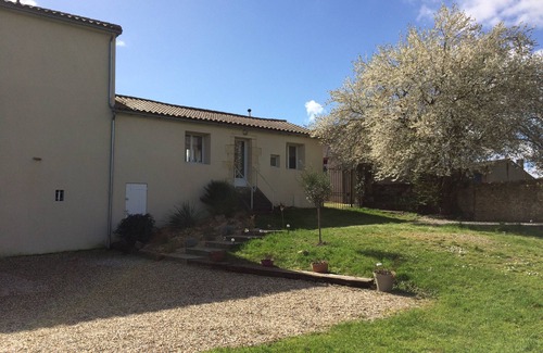 Anglade House | Près Bordeaux Maison rénovée 4*tout confort: calme, piscine ,parc 1ha, étang
