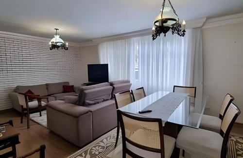 Alto da Gloria Apartment | Prédio próximo ao estádio Couto Pereira