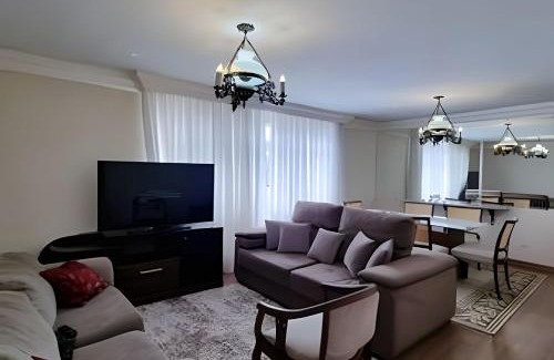 Alto da Gloria Apartment | Prédio próximo ao estádio Couto Pereira