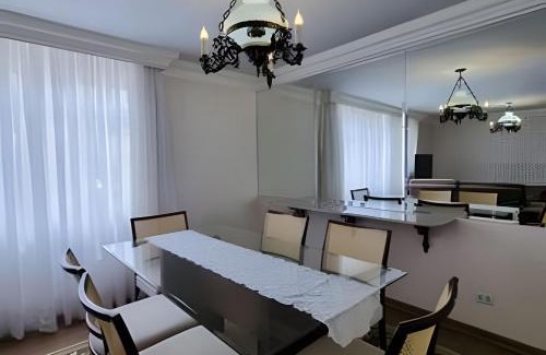 Alto da Gloria Apartment | Prédio próximo ao estádio Couto Pereira