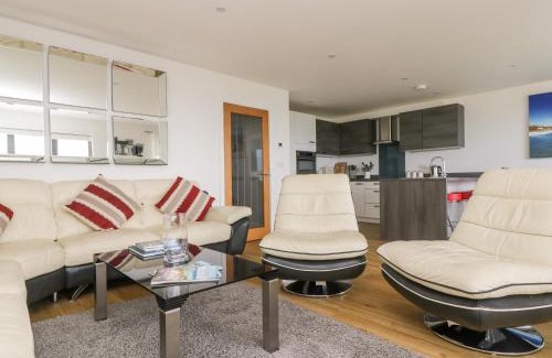Praa Sands Apartment | Praa Waves