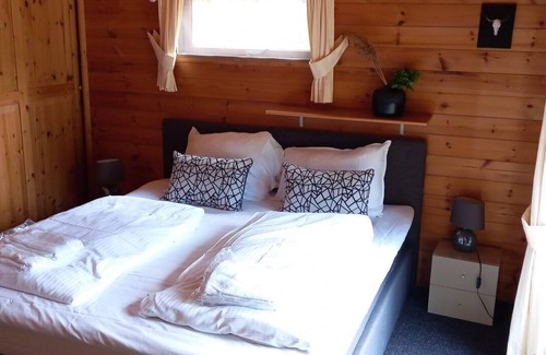 Wilsum Cabin | Prachtig Houten Chalet Middenin de Natuur. Geniet van uw Vakantie in Wilsum