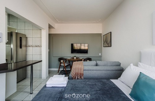 Azenha Apartment | Practical Studio Near Farroupilha Park Hpn707