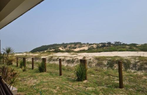 Ararangua House | Praia e conforto no Morro dos Conventos