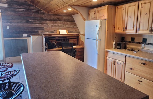 Cherry Creek House | "Prairie Base Camp" a retreat & great views, deer, grouse and an occasional elk.