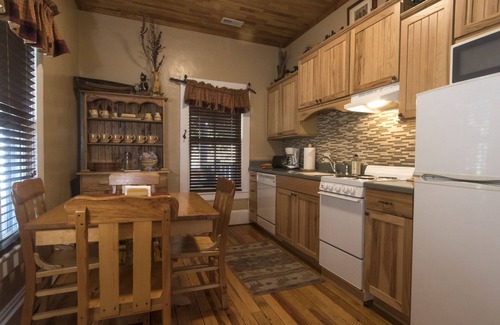 Bryson City Apartment | Prairie Edge Suite at the Calhoun House Inn & Suites