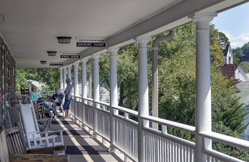 Bryson City Apartment | Prairie Edge Suite at the Calhoun House Inn & Suites