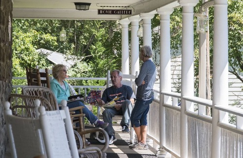 Bryson City Apartment | Prairie Edge Suite at the Calhoun House Inn & Suites