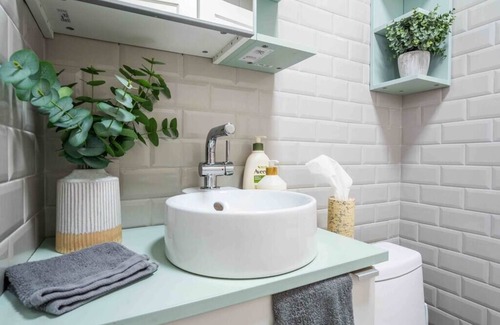 Prairie Village House | Prairie Village Cottage - Walk to Village Shops!
