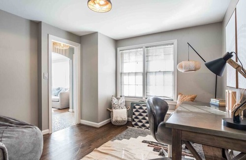 Prairie Village House | Prairie Village Cottage - Walk to Village Shops!