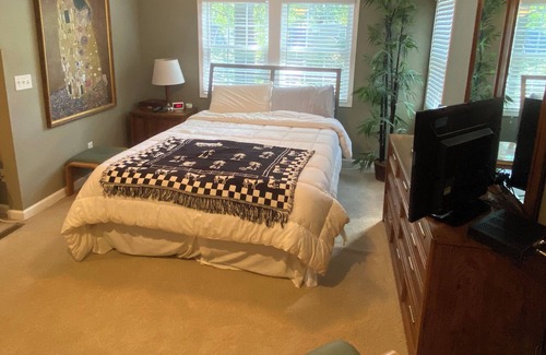 Prairie Village House | Prairie Village house walking distance to shops