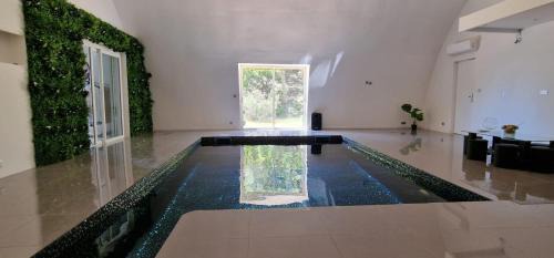 Cavaliere Villa | PRAMOUSQUIER VILLA LOFT DE CHARME 2 PISCINES interieure et exterieure