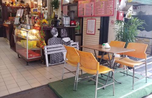 Wat Bowon Niwet Hotel | Prasuri Guest House