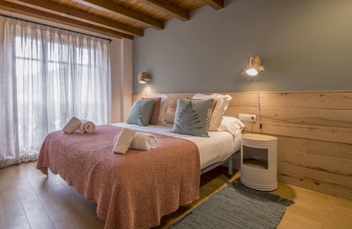 Alt Aneu Apartment | Precioso Ático con chimenea 48 2D