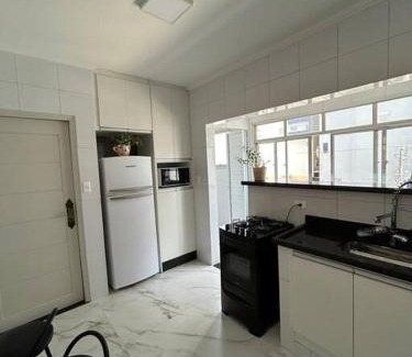 Boqueirao Apartment | PREDIO FRENTE PRA PRAIA, COM VISTA LATERAL MAR, Apto 202