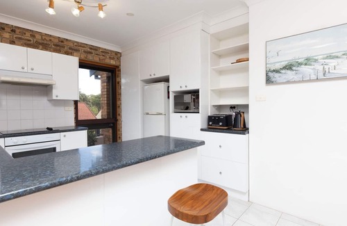 Hawks Nest House | Prelude Penthouse – stroll to the beach