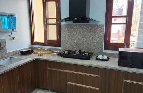 Holta Hotel | Prem BNB By Madstays