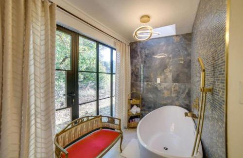 Cleone House | Premier Countryside Oasis GuestHouse Near Lake