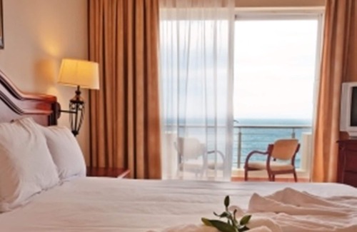 Quigney Beach Hotel | Premier Hotel Regent