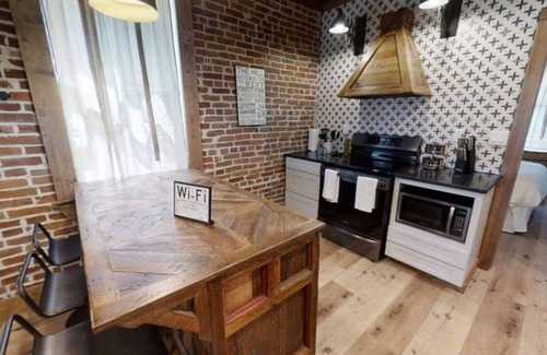 The Hill Condo | Premier House in the Heart of the "The Hill"