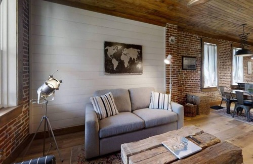 The Hill Condo | Premier House in the Heart of the "The Hill"