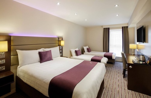 Runnymede Hotel | Premier Inn Addlestone