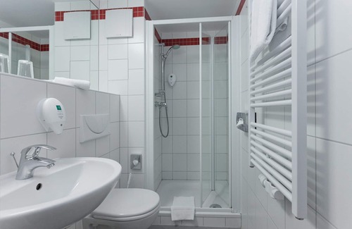 Neukoelln Hotel | Premier Inn Berlin City Süd