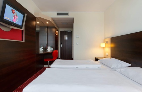 Neukoelln Hotel | Premier Inn Berlin City Süd