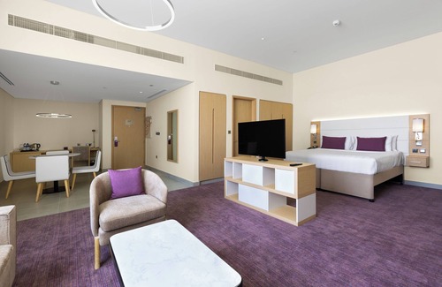 Discovery Gardens Hotel | Premier Inn Dubai Ibn Battuta Mall