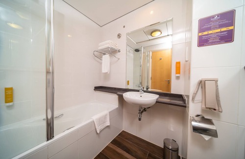 Garhoud Hotel | Premier Inn Dubai International Airport