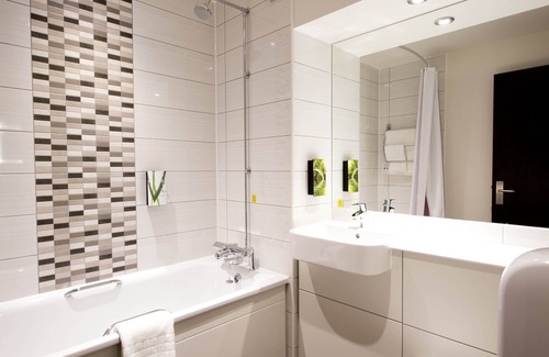 Farnham Hotel | Premier Inn Farnham
