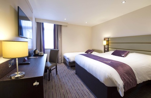Glasgow Hotel | Premier Inn Glasgow Braehead