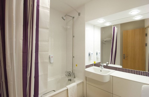 Halifax Hotel | Premier Inn Halifax Town Centre