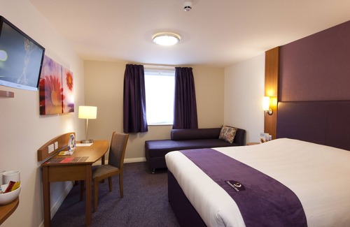 Halifax Hotel | Premier Inn Halifax Town Centre