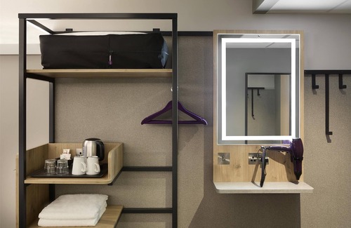 Horsham Hotel | Premier Inn Horsham North
