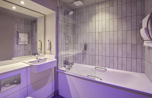 Horsham Hotel | Premier Inn Horsham North